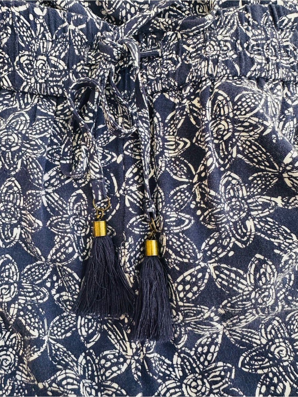 HATLEY Pant Blue White Floral Elasticized Waist Tassels Pockets Like New Sz M - Picture 8 of 8